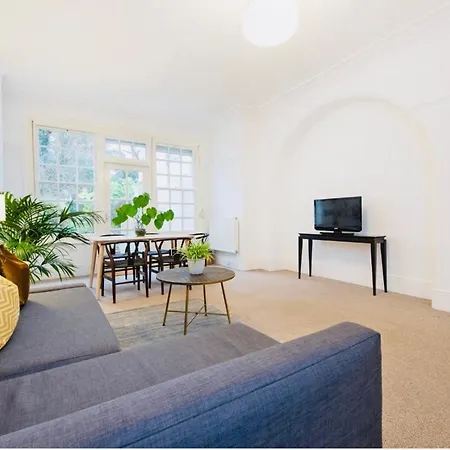 Spacious & Charming Garden Flat -Zone 2- Great For Central London Access Exterior photo